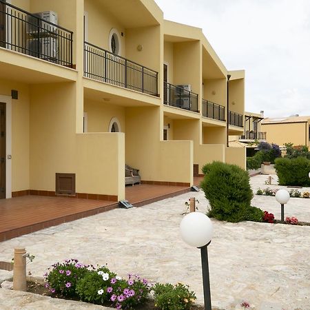 Residence Eneide Valderice Esterno foto