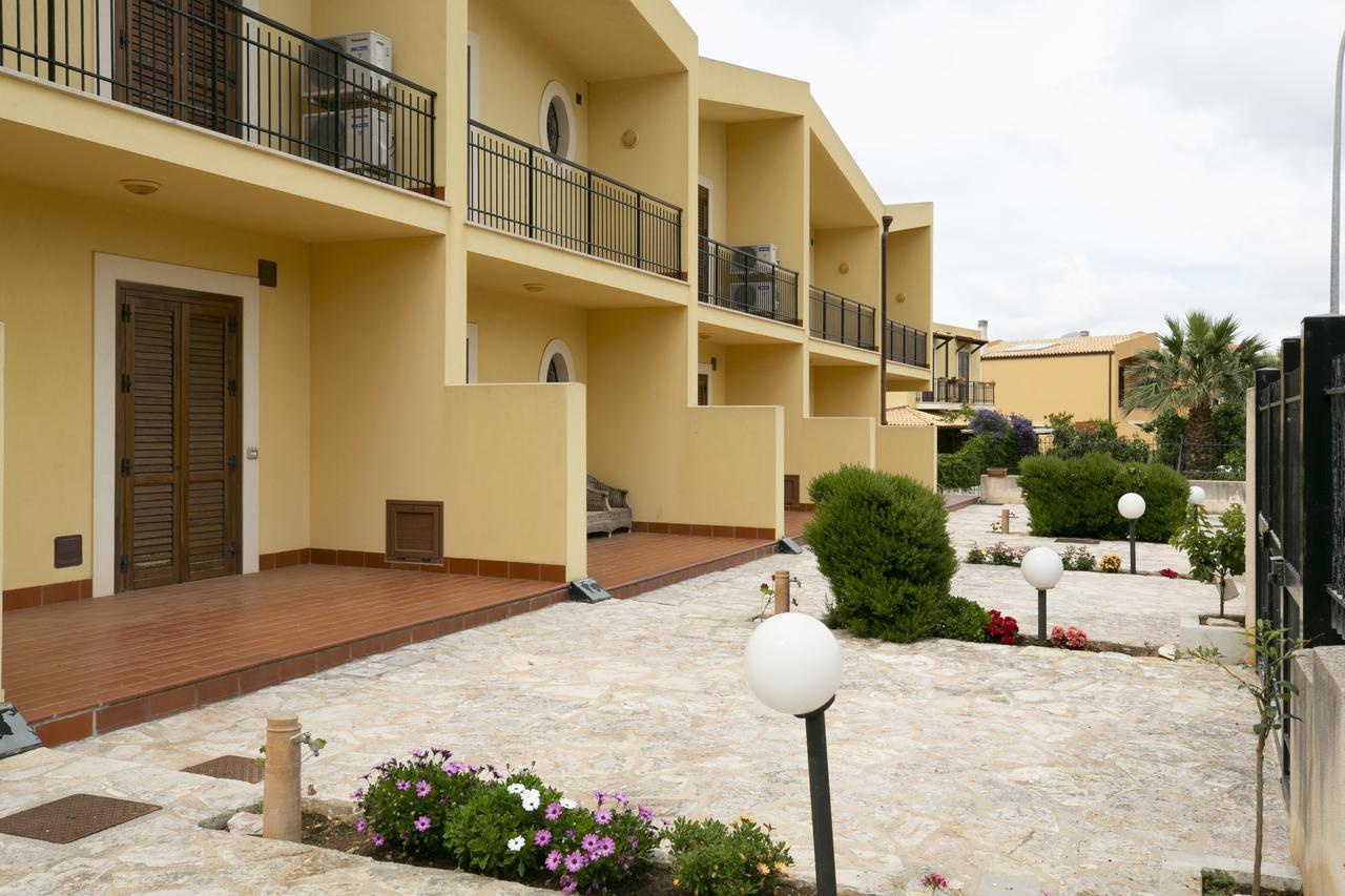 Residence Eneide Valderice Esterno foto