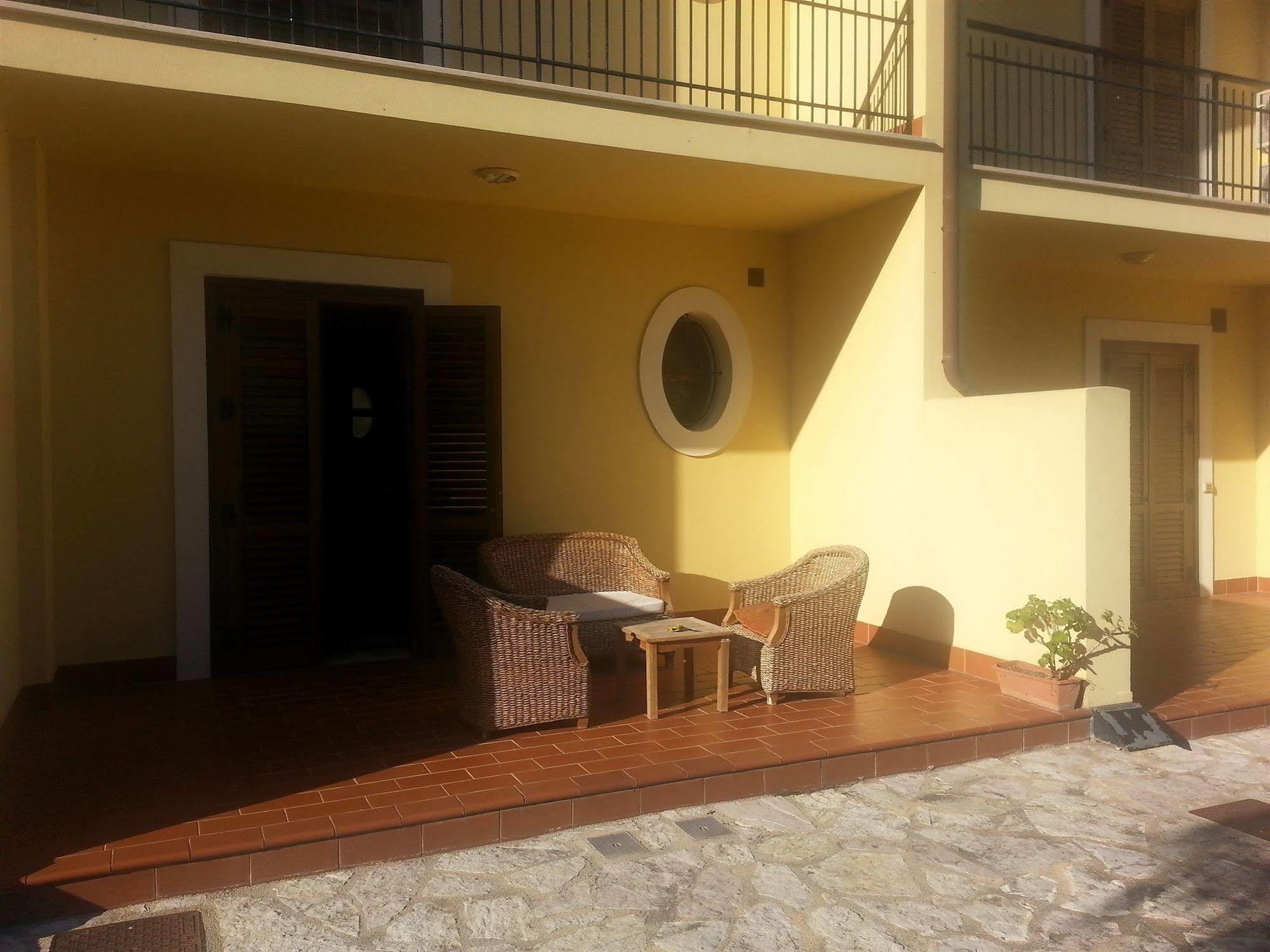 Residence Eneide Valderice Esterno foto